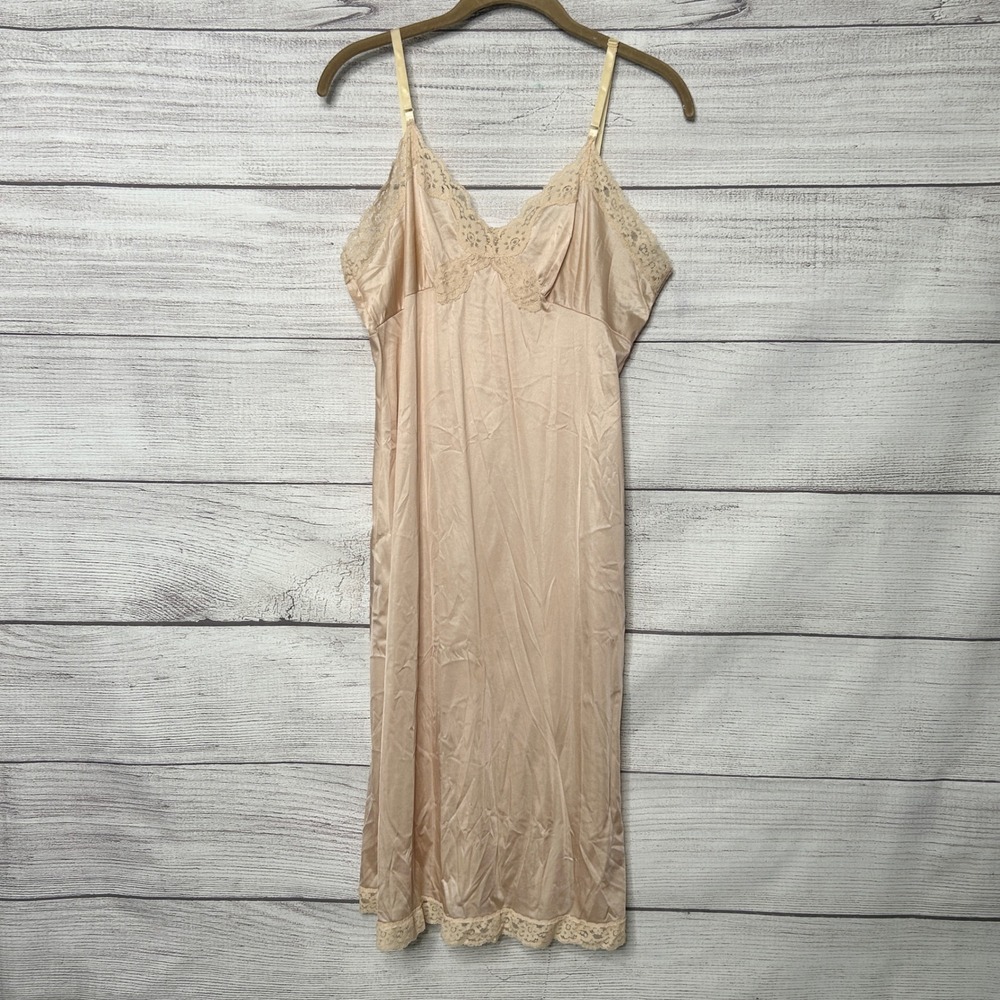 Vassarette Vintage Nude Lace Trim Full Slip Antron III Nylon Made in USA 36 L